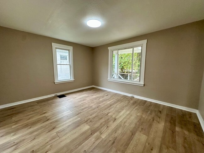 Building Photo - 102 Ivy St