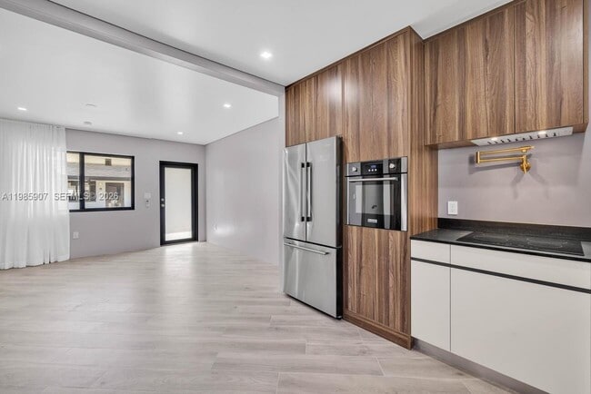 Building Photo - 8931 NE 2nd Ave