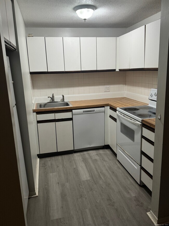 Building Photo - 148 Burgundy Hill Ln