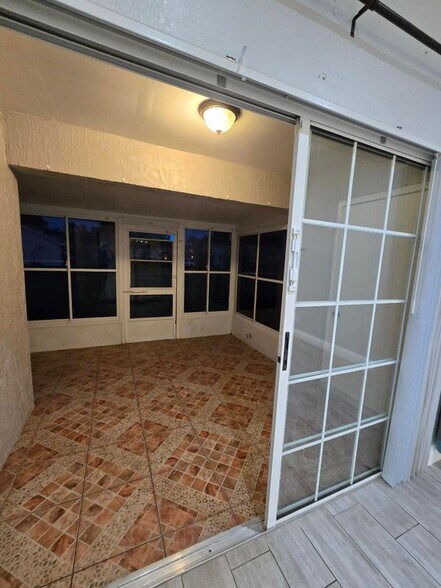 Building Photo - 14341 Island Cove Dr