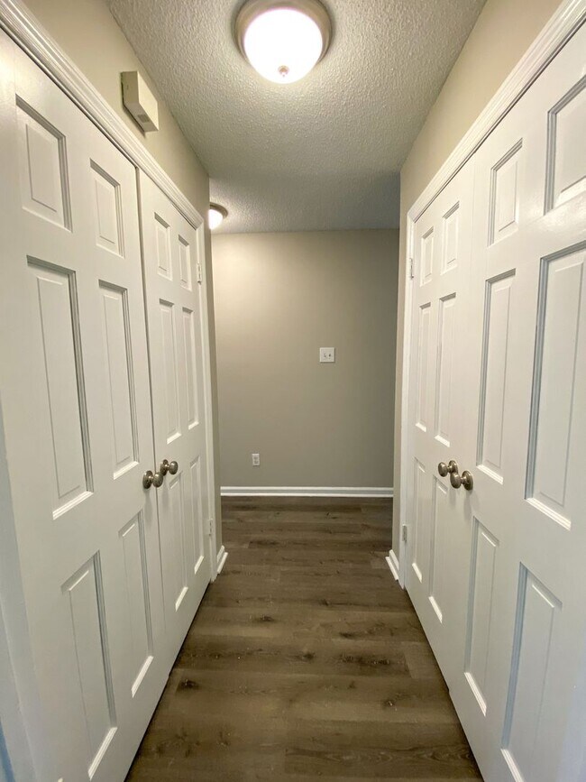 Building Photo - 3 bed, 2 bath home with access to 79 and 40.