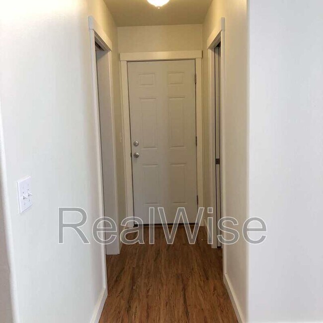 Building Photo - 1214 SW 27th St