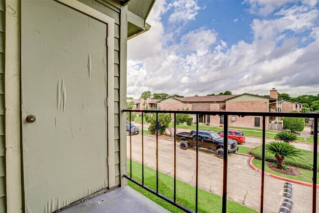 Building Photo - 18800 Egret Bay Blvd