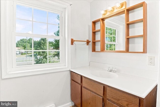 Building Photo - 102 Linwood Ct