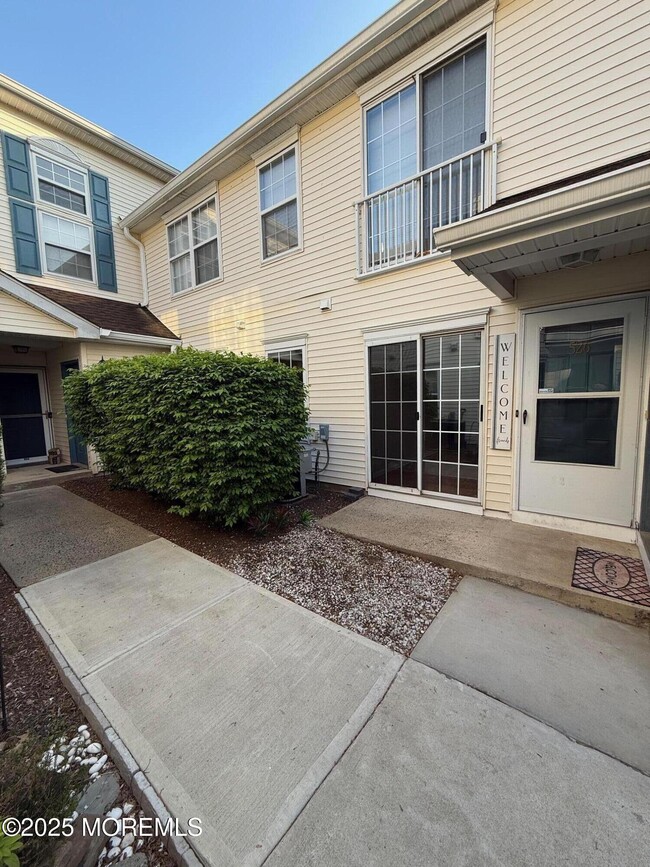 Building Photo - 526 Tivoli Ct