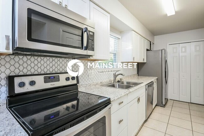 Building Photo - 3 Bedroom Pet-Friendly Home in OCOEE, FL with Main Street Renewal