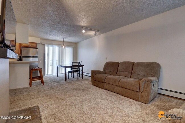 Building Photo - 3 Bedroom Unit w/ Garage in the U-MED Dist...