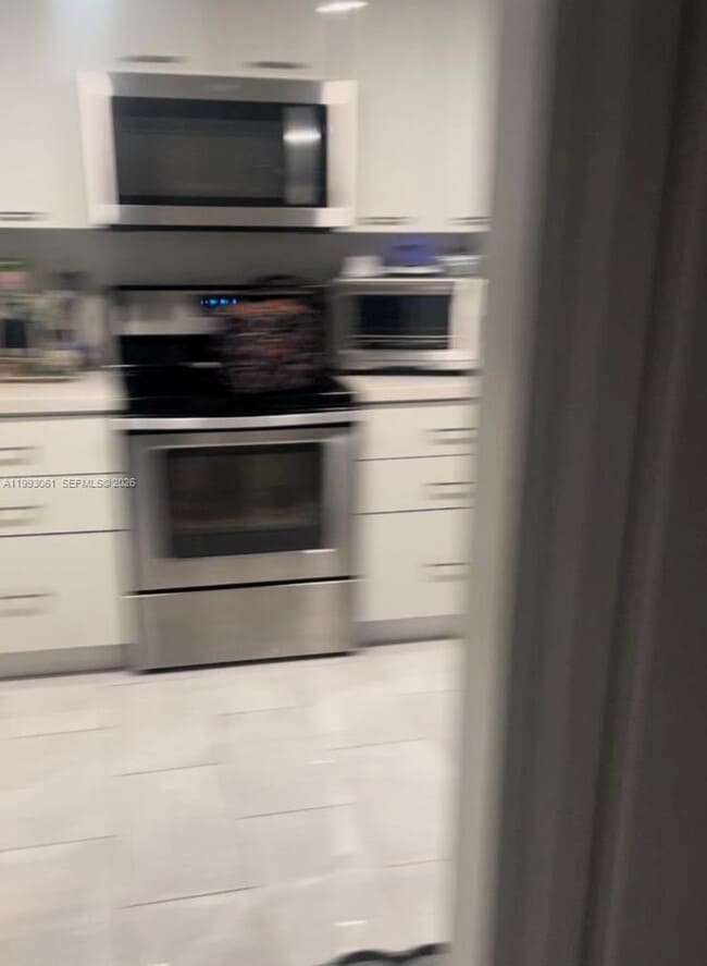 Building Photo - 10000 NW 9th St Cir