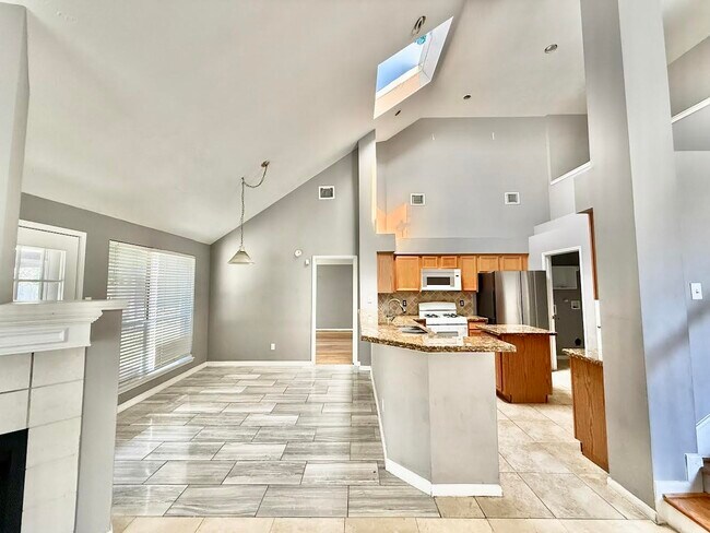Building Photo - 8815 Champion Springs Cir