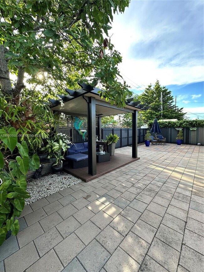 Building Photo - 5010 E 1st Ave