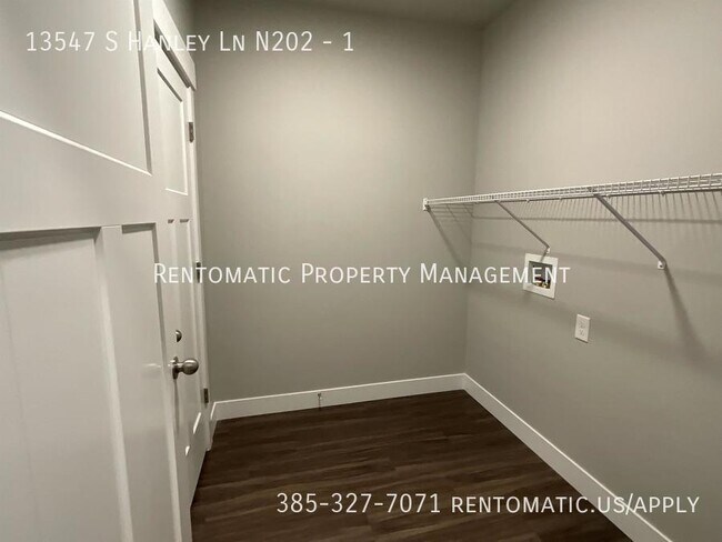 Building Photo - 13547 S Hanley Ln