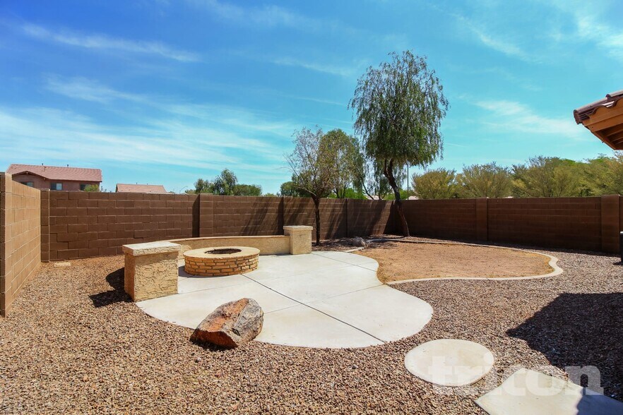 Building Photo - 45310 W Norris Rd