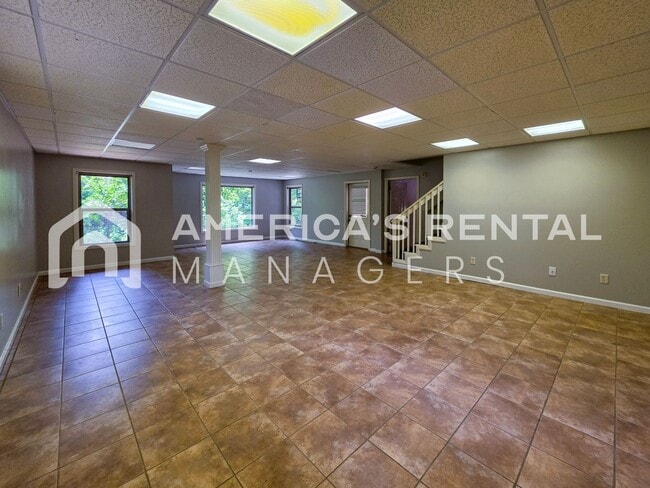 Building Photo - Deposit Pending! - Private Estate Living on Over 3 Acres! Available to view NOW!