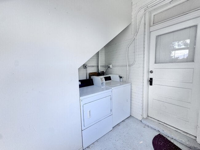 Building Photo - 145 W 200 S St