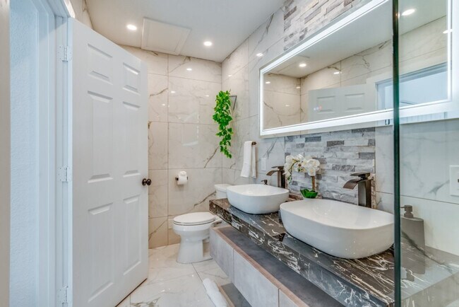 Building Photo - 834 SW 14th Ct