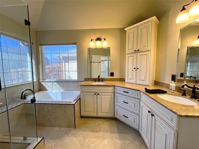 Building Photo - 10401 Forrest Dr