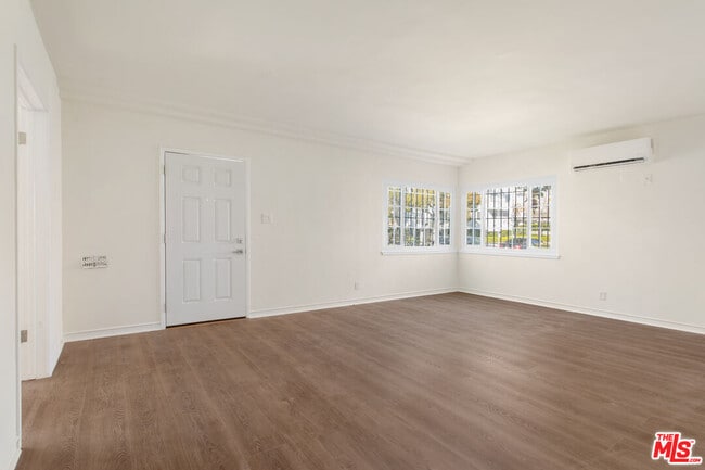 Building Photo - 1154 Cochran Ave