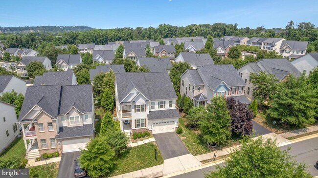 Building Photo - 42706 Chisholm Dr