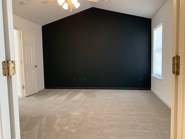 Building Photo - Renovated 5 Bedroom Home w/ 2 Car Garage and Fenced Backyard