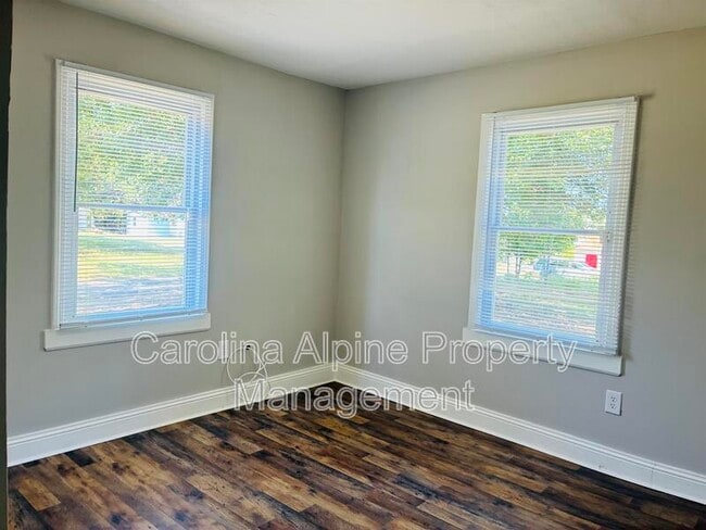 Building Photo - 113 Bingo Ln