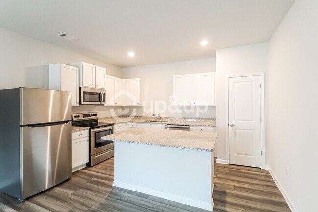 Building Photo - Fantastic 4bd/2.5ba home! Coming soon!