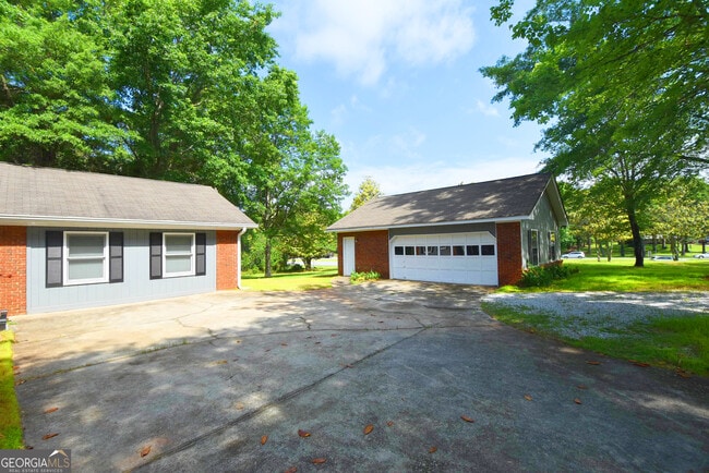 Building Photo - 98 Woodvalley Dr