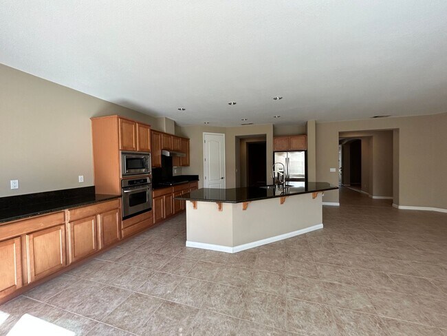 Building Photo - 15005 Via Messina Dr