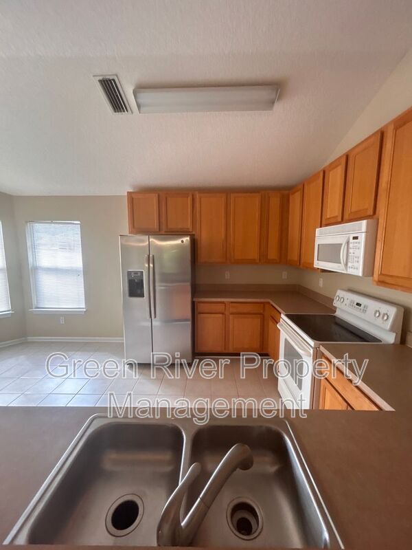 Building Photo - 2120 Stone Creek Dr