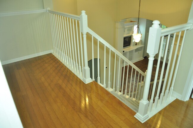 Building Photo - 607 Nadina Pl