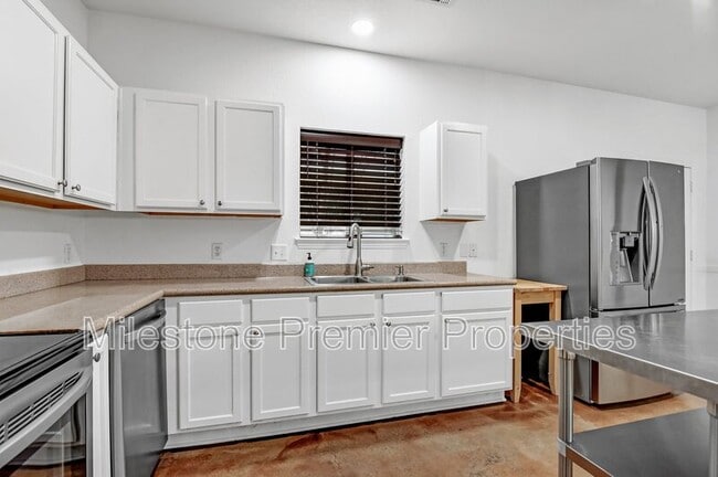 Building Photo - 207 Starr St