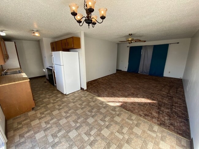 Building Photo - Cozy 3 Bedroom 1 Bath Home with Large Yard & 1 Car Attached Garage