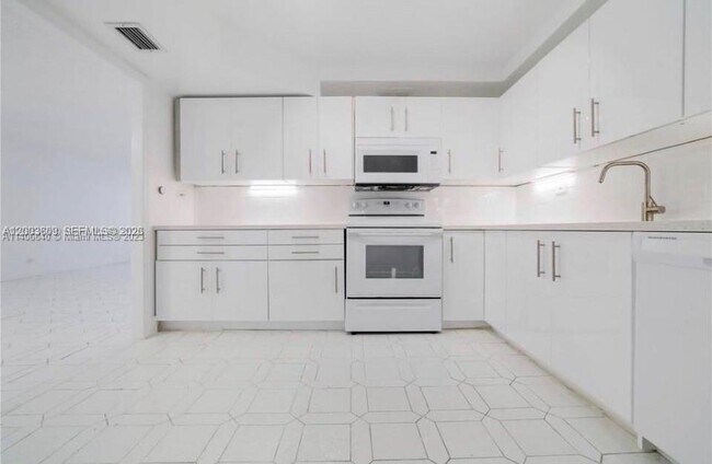 Building Photo - 250 174th St