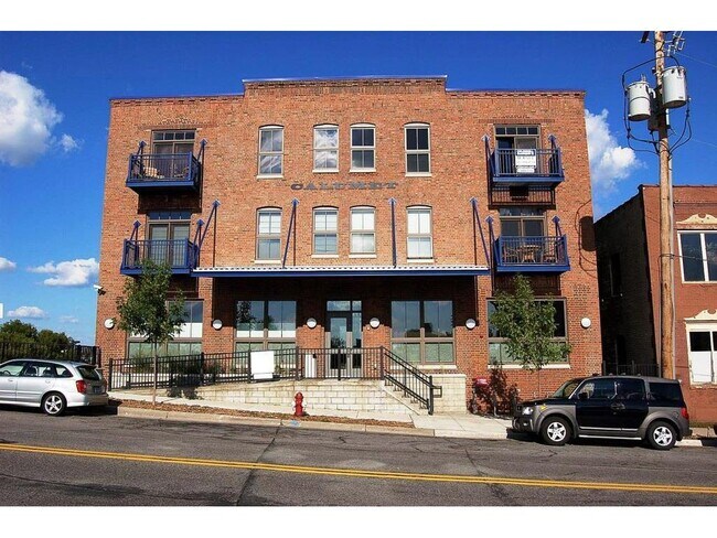 Building Photo - 127 5th St NE