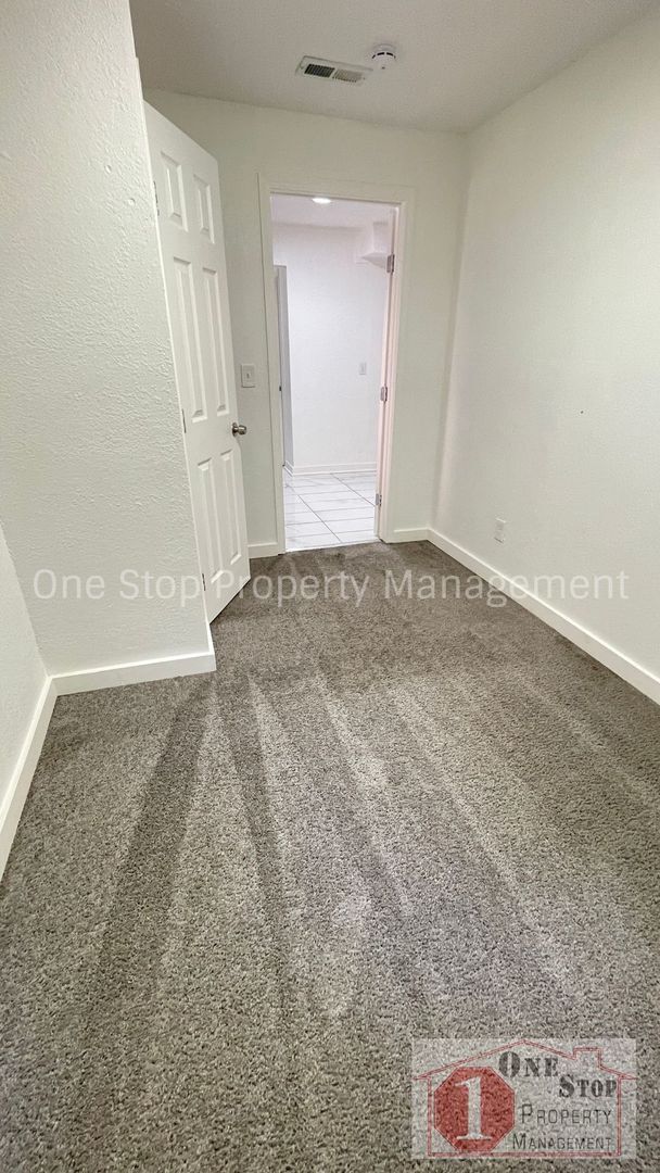 Building Photo - Beautiful 3 Bedroom 1.5 Bathroom Home in K...