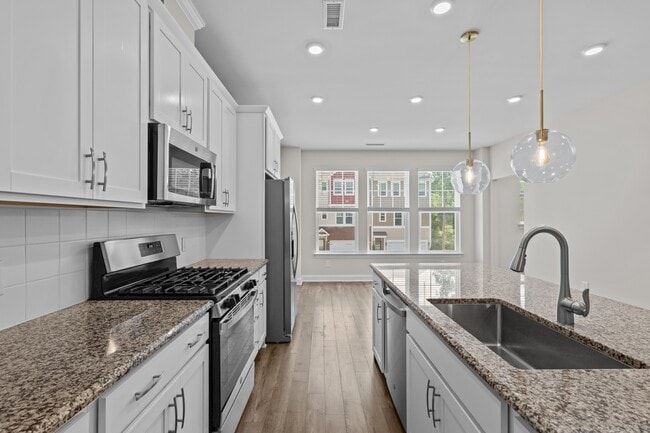 Building Photo - 2888 Macintosh Woods Dr