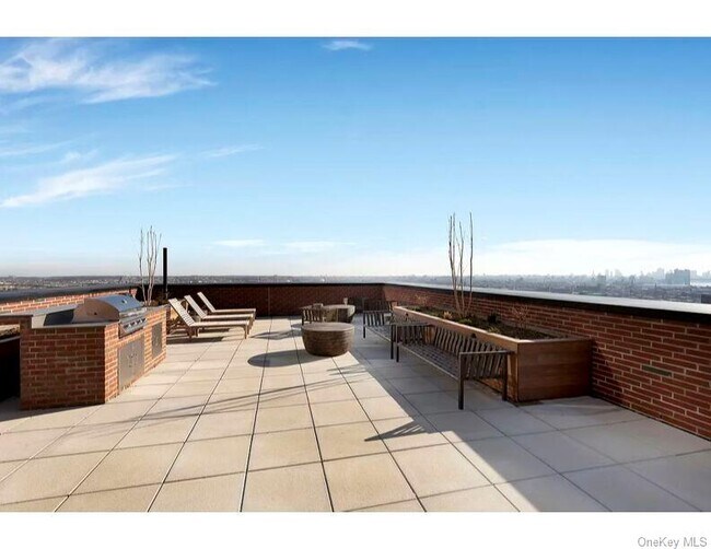 Building Photo - 27-21 44th Dr
