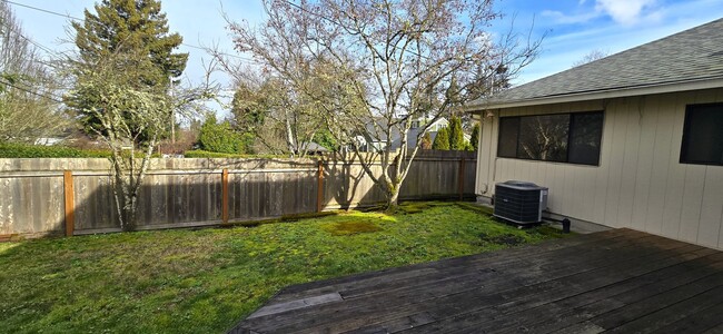 Building Photo - 5 Bedroom Home Close to University of Oregon