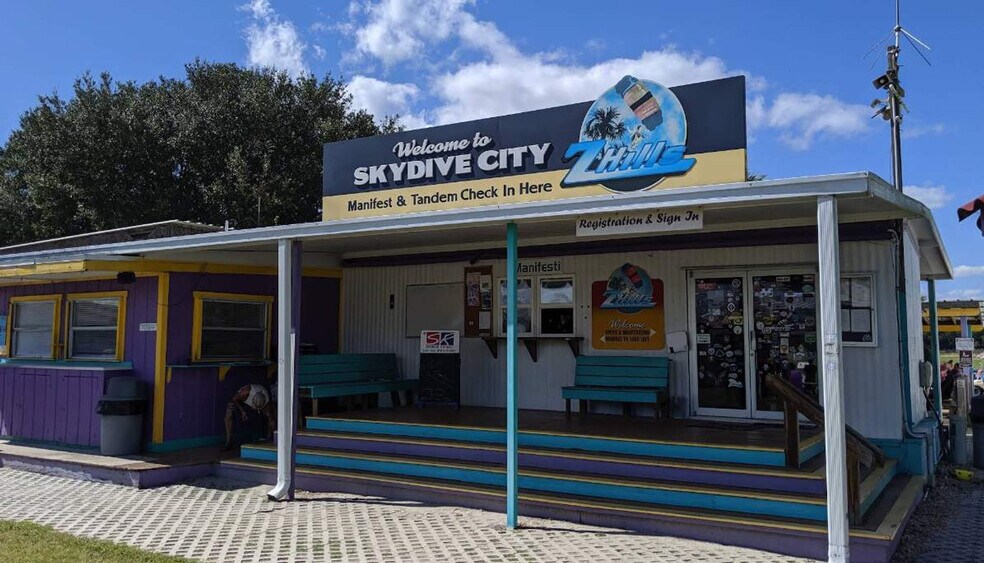 Building Photo - 38548 Naomi Ave