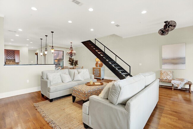 Building Photo - 358 Island Dr