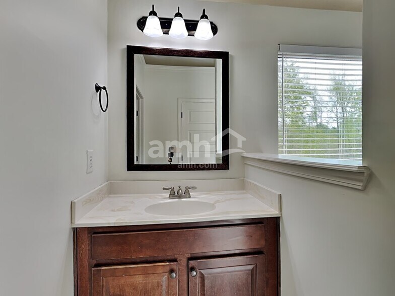 Building Photo - 272 Oak Branch Dr