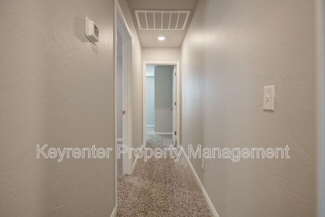 Building Photo - 1612 Maroon Dr