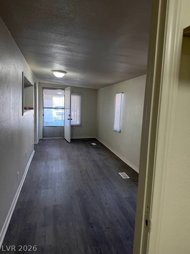 Building Photo - 1121 Pawnee Ln