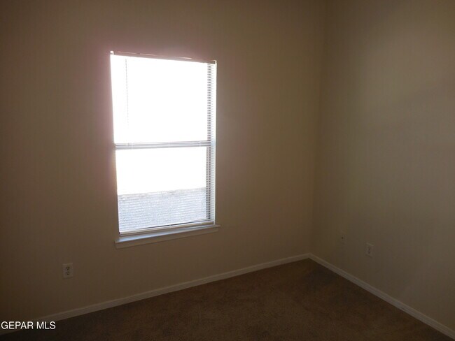 Building Photo - 14741 Calhoun Dr