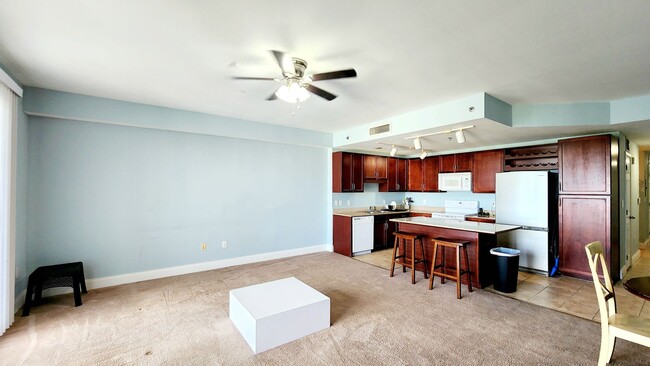 Building Photo - Condo in Laketown Wharf for Rent!