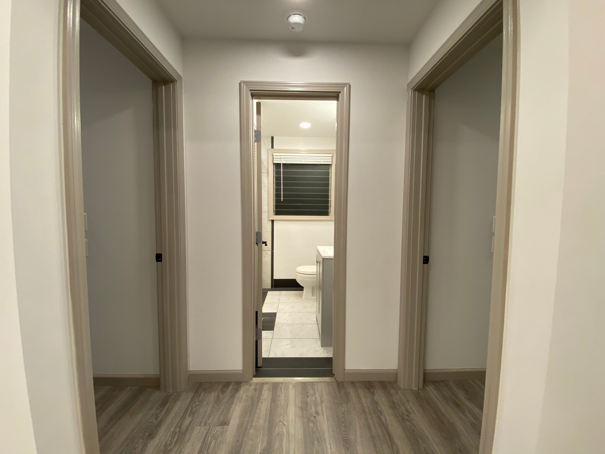 Alcove to bedrooms and bath. - 3716 Claudine St