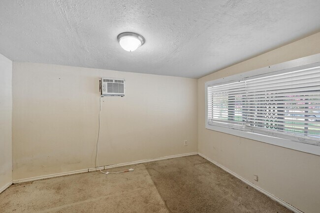 Building Photo - 1025 Chaffin St