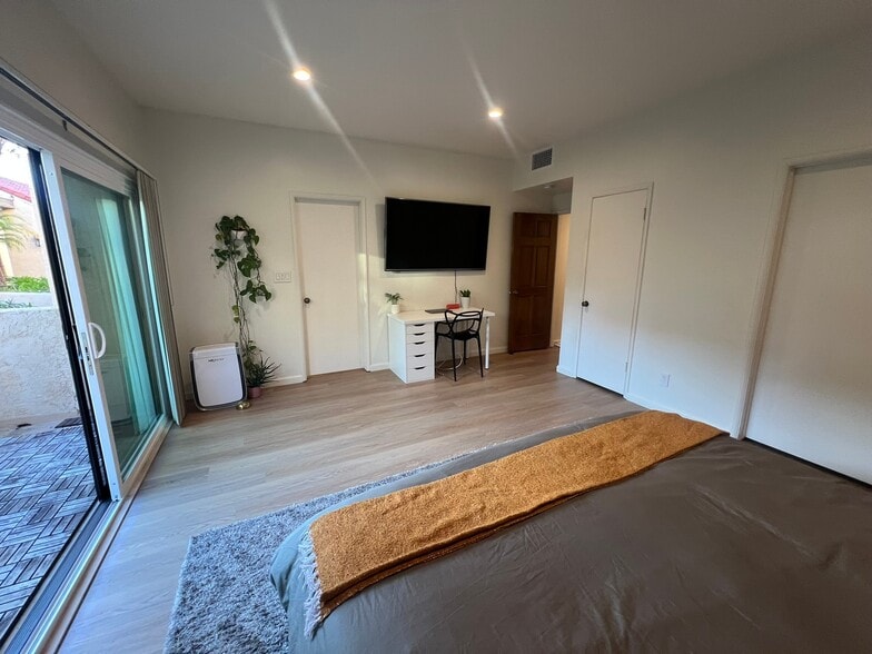 Building Photo - 8180 Manitoba St