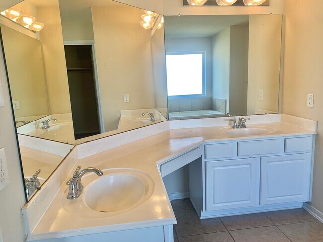 Building Photo - 18811 Elm Square Ct