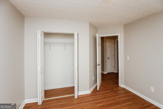 Building Photo - 533 Arrowhead Dr