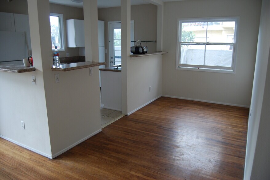 Building Photo - 536 39th W St